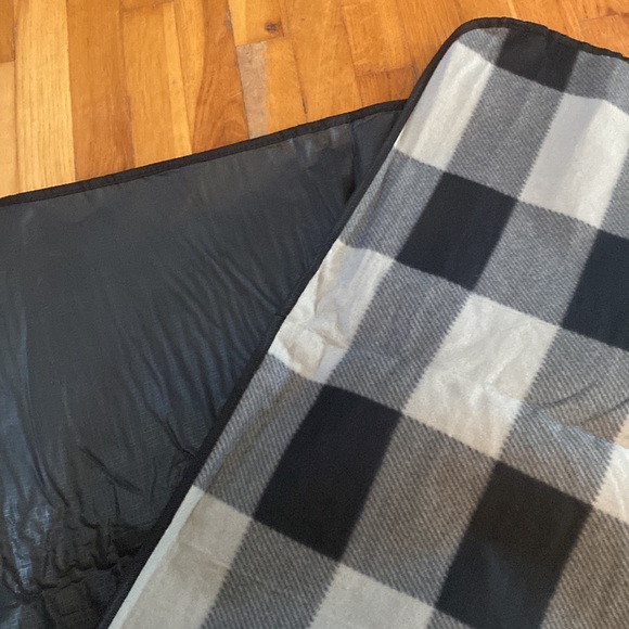 Roll up picnic blanket white and black plaid - Picture 4 of 5